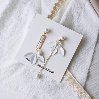 Faux Pearl & Leaf Asymmetrical Dangle Earring