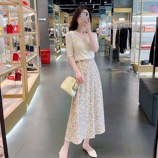 Short-sleeve V-neck Top / Floral Midi A-line Skirt / Set