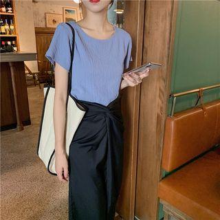 Short-sleeve T-shirt / Twisted Midi Straight Fit Skirt