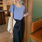 Short-sleeve T-shirt / Twisted Midi Straight Fit Skirt