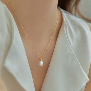 Genuine Pearl Pendant Necklace Gold & White - One Size