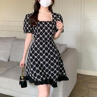Short-sleeve Pattern A-line Dress Black - One Size