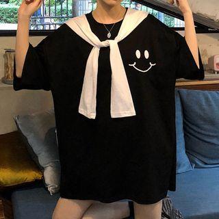 Smile Print Elbow-sleeve T-shirt With Cape