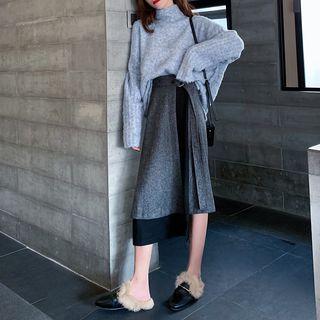 Plain Turtle-neck Loose-fit Sweater / Color-block Skirt