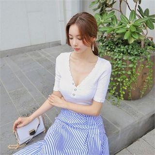 V-neck Short-sleeve Buttoned Slim-fit T-shirt