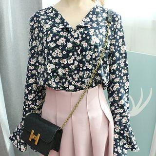 Floral Patterned Bell-sleeve Blouse