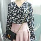 Floral Patterned Bell-sleeve Blouse