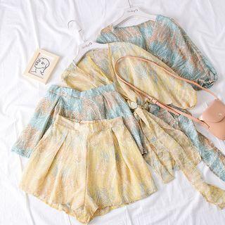 Set: Wrapped Printed Crop Top + High-waist Shorts