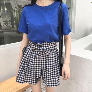 Set: Short-sleeve Plain T-shirt + Plaid Shorts