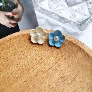 Faux Pearl Flower Ear Stud 1 Pair - S925 Silver - Blue & White - One Size