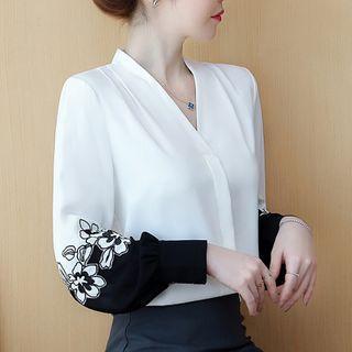 Two-tone Floral Embroidered V-neck Blouse