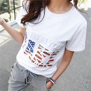 Short-sleeve Embossed-lettering T-shirt