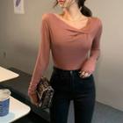 Asymmetric-neck Soft Top