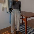 Long-sleeve Cropped T-shirt / High-waist Sweatpants