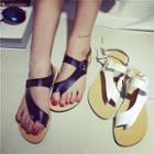 Loop-toe Flat Sandals