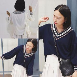 Patterned V-neck Long-sleeve Top