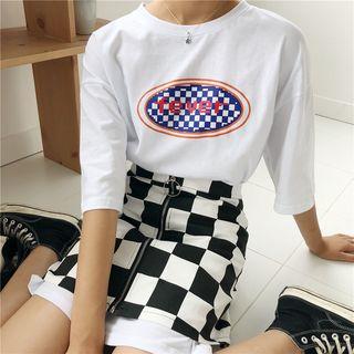 Printed Short Sleeve T-shirt / Checked A-line Skirt