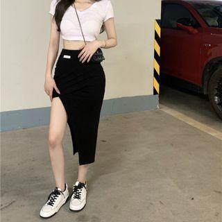 Short-sleeve Cropped T-shirt / Midi A-line Slit Skirt