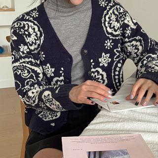 V-neck Paisley Cardigan