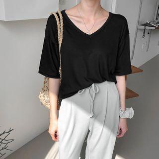 V-neck Silky T-shirt