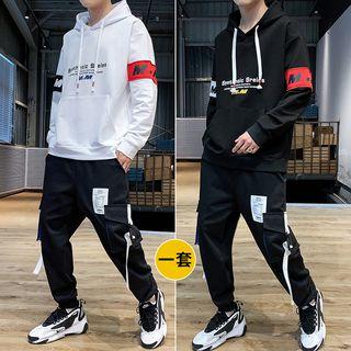 Lettering Applique Front Pocket Hooded Sweatshirt