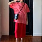 Elbow-sleeve T-shirt / Midi Skirt