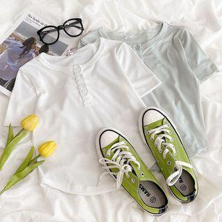 Short-sleeve Henley Scoop Hem Top