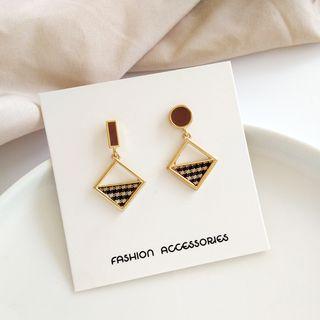 Non-matching Houndstooth Alloy Square Dangle Earring