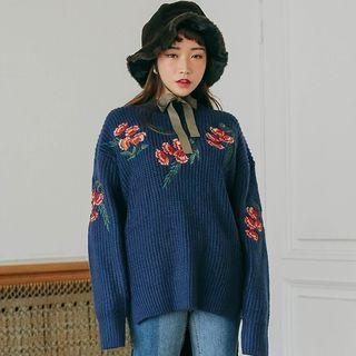 Floral Embroidered Loose-fit Crewneck Knitted Sweater