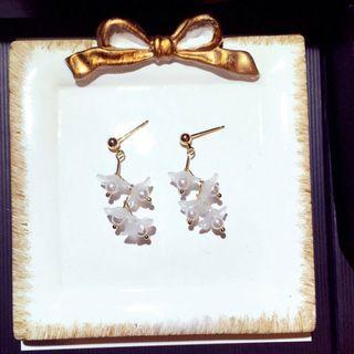 Petal Dangle Earring Gold - One Size