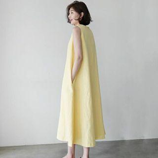Sleeveless Round-neck Large Dress