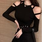 Cold-shoulder Long-sleeve Cropped T-shirt Black - One Size