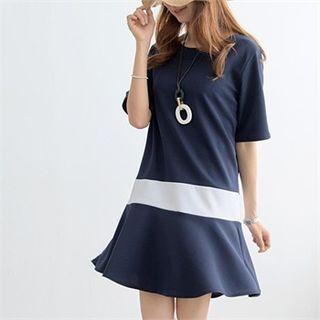 Contrast-trim Flared T-shirt Dress