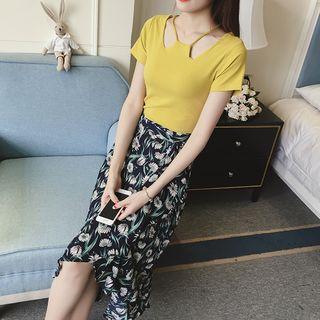 Set: Plain Cut Out Detail Short Sleeve Top + Floral Print Flared Skirt