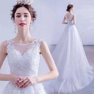 Sleeveless Lace A-line Trained Wedding Gown