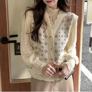 Button-up Sweater Vest / Mock-neck Lace Top