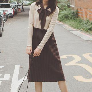 Long-sleeve Two-tone Pleated Midi Knit Dress