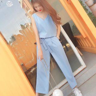 Set: Sleeveless Grommet Blouse + Cropped Wide-leg Pants