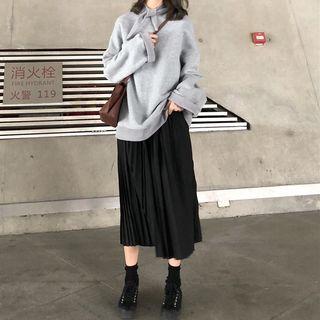 Tie-neck Pullover / Accordion Pleat Midi Skirt