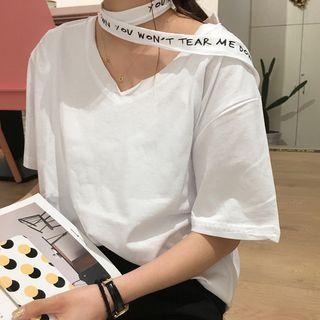 Short-sleeve V-neck T-shirt With Lettering Sash