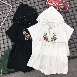 Set: Flower Embroidered Short-sleeve Hooded T-shirt + Shorts