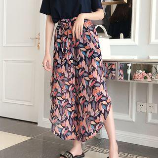 Set: V-neck Short-sleeve T-shirt + Printed Cropped Wide-leg Pants