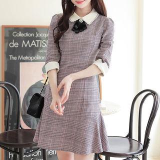 Contrast-collar Ruffle-hem Plaid Dress With Brooch