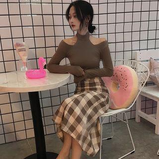 Cutout Shoulder Long Sleeve Plain T-shirt / Plaid Midi Skirt