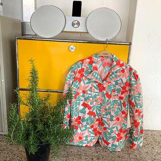 Shirred-shoulder Patch-pocket Floral Blouse