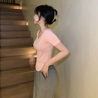 V-neck Slim-fit Crop T-shirt