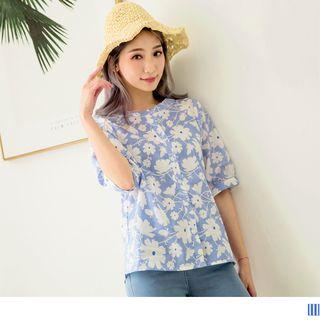 Short-sleeve Flower Round Neck Blouse
