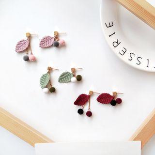 Non-matching Knit Leaf Earring