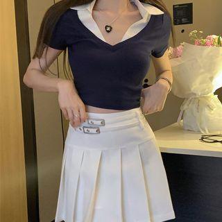 Short-sleeve Color-block V-neck Cropped Top / High-waist A-line Pleated Mini Skirt