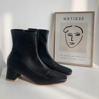 Square-toe Zip-up Booties